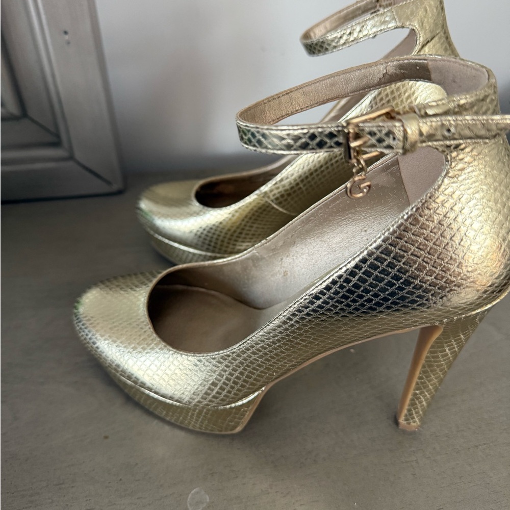 Guess high heels shiny gold pumps size 7M